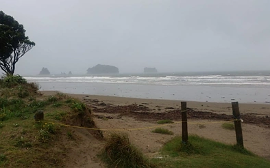 丰盛湾部分地区遭暴雨袭击，导致许多房屋被淹没