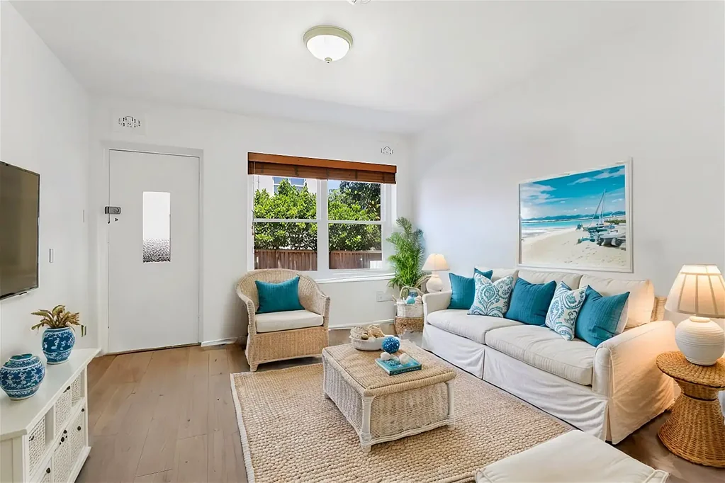 1 Bedroom Apartment Short Walk to Freshwater & Queenscliff
