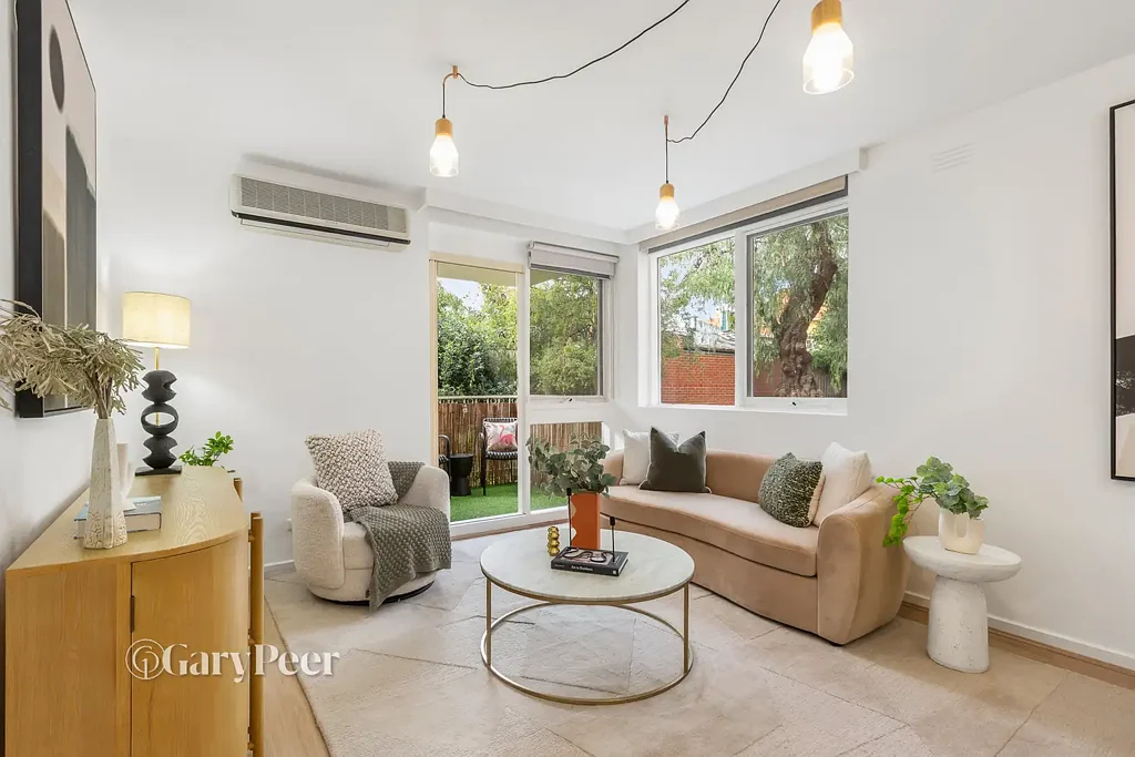 Elsternwick 2 Bedroom Beautifully renovated, spacious & exceptionally private