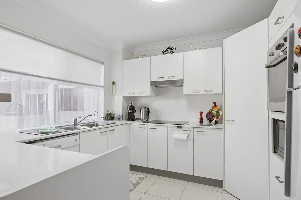 Runaway Bay 2Kwarto Seller's Instructions Are Clear - Owner purchased Elsewhere Must Be Sold