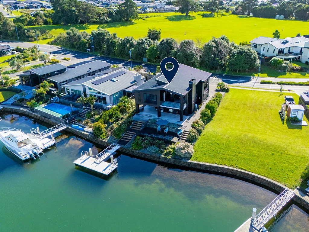 One Tree Point 5Moenga Black beauty - waterfront statement