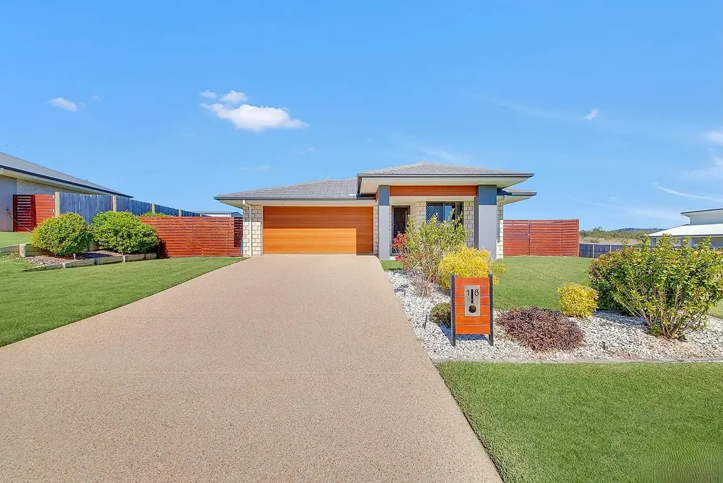 Beautiful 4-Bedroom Family Home with Shed