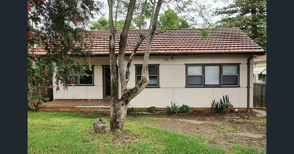 Comfortable 3-Bedroom Family Home with Spacious Backyard (Front and Back managing by landlord)