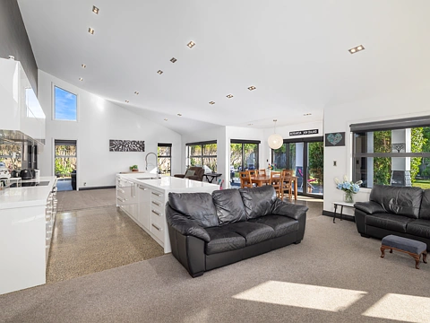 Rolleston 5部屋 376sqm of Bespoke Building on 1565 sqm