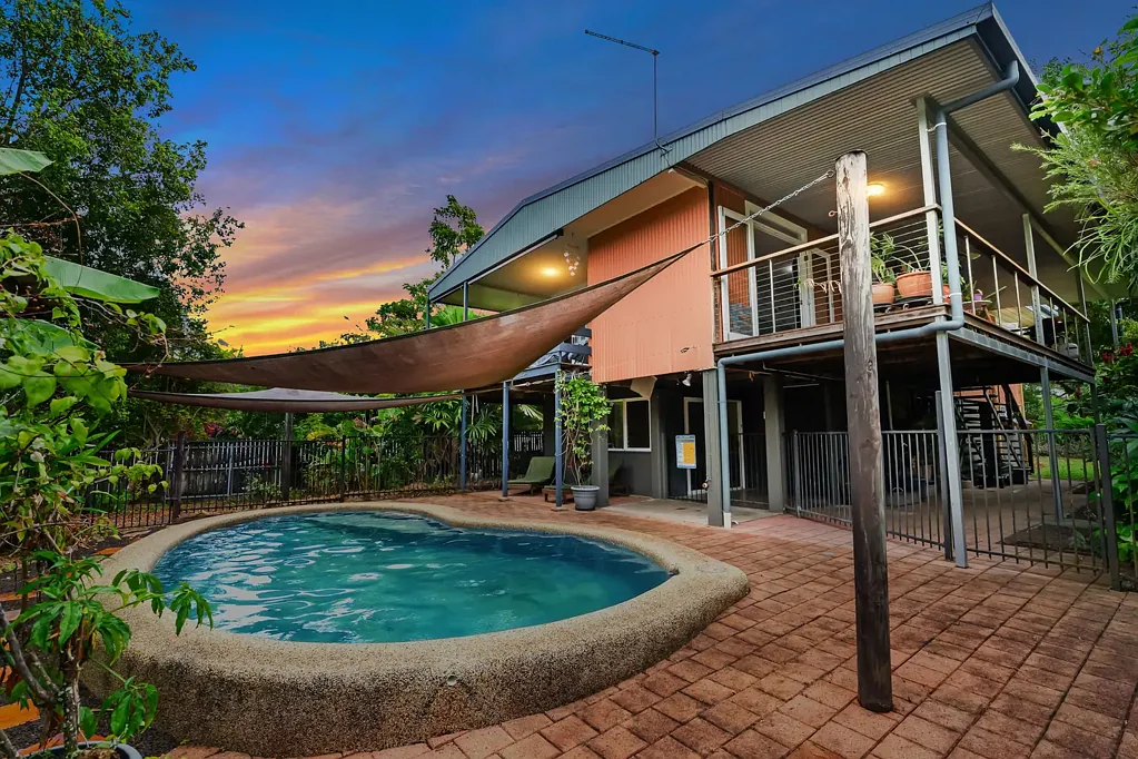 Whitfield 4 Slaapkamer FIVE STAR LOCATION | CORNER BLOCK | CHARMING HOME.