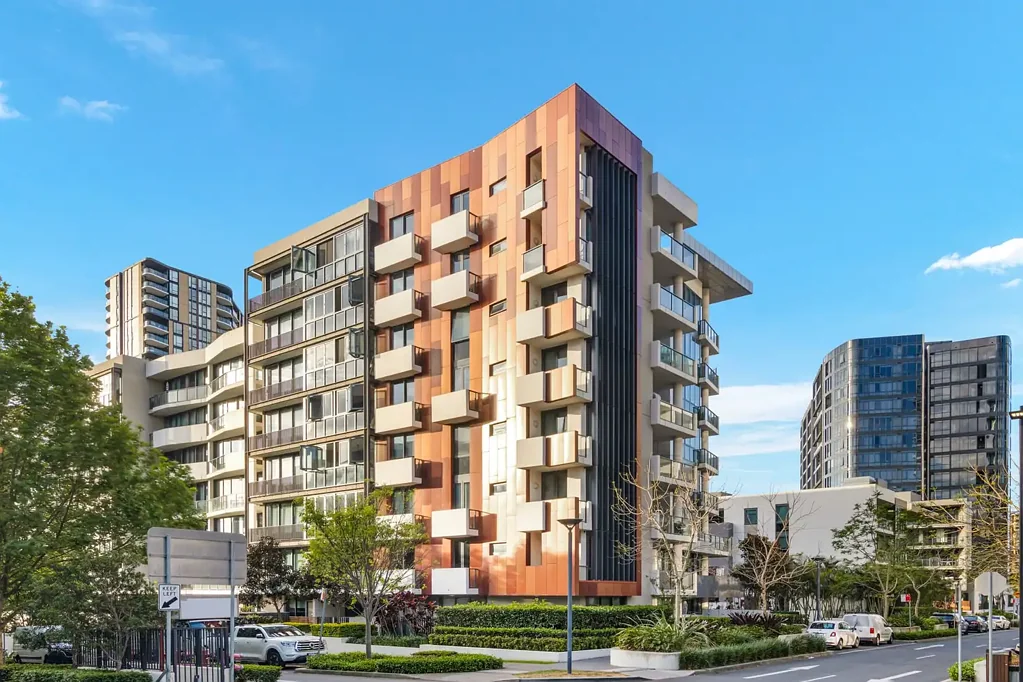 Stylish Top Floor Apartment In Prime Location
