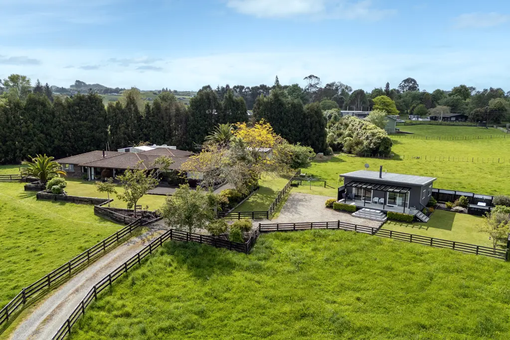 Hamurana 6 Bedroom A Sight to be Seen