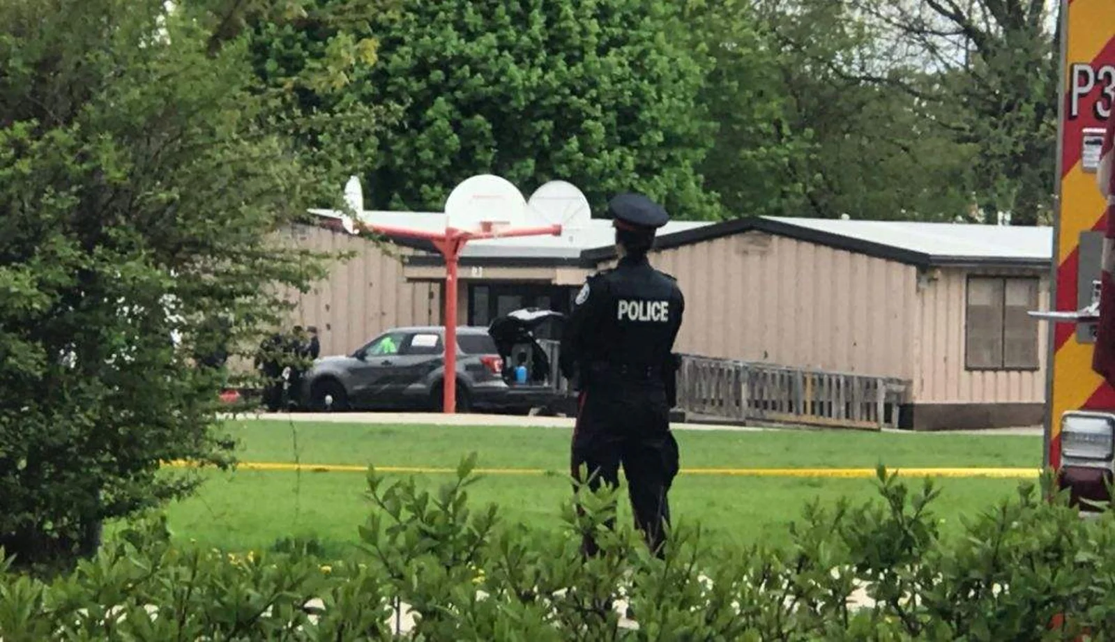 刚刚！多伦多警方在学校引爆两个“可疑炸弹包裹”！200多名师生被撤离！