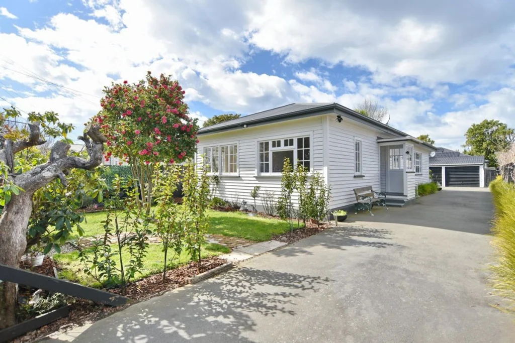 Mairehau 4房  Renovated & Full Of Charm! Plus a Studio!