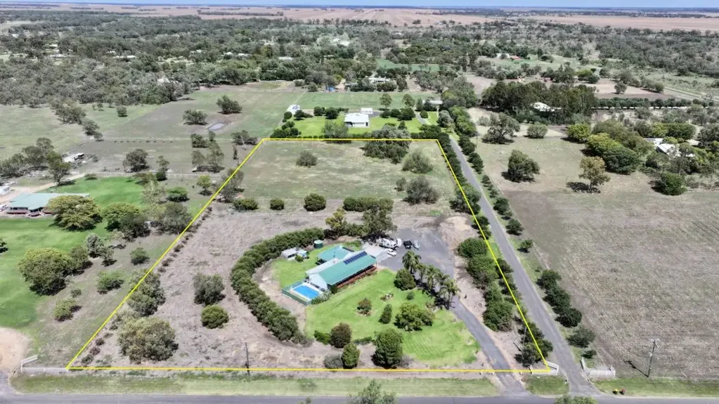 Moree 5 Bedroom Family Home in Rural Area