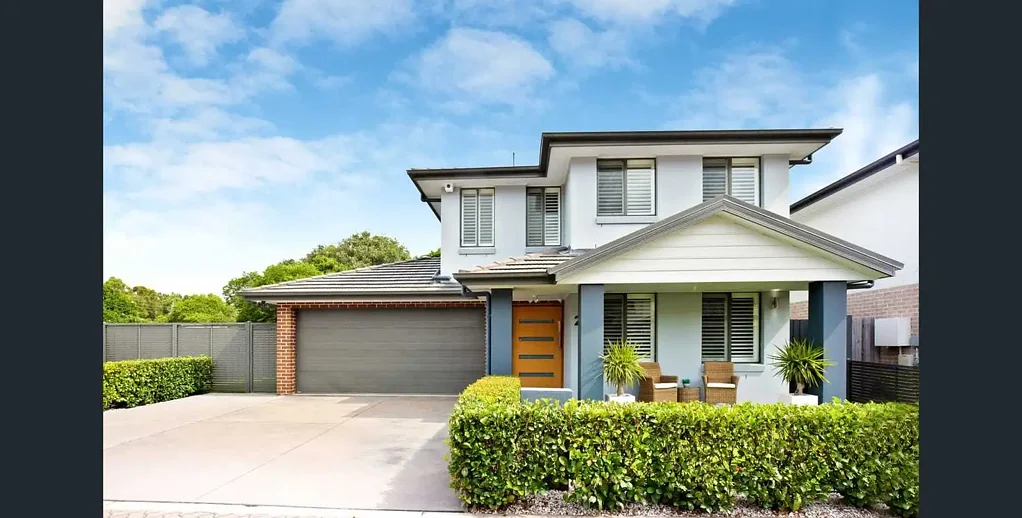 Cranebrook 4房 Waterside社区 四卧套房 现代厨房 低维庭院 地下泳池 奥运场馆近邻 Luxury Family Living in Prestigious Waterside Cranebrook