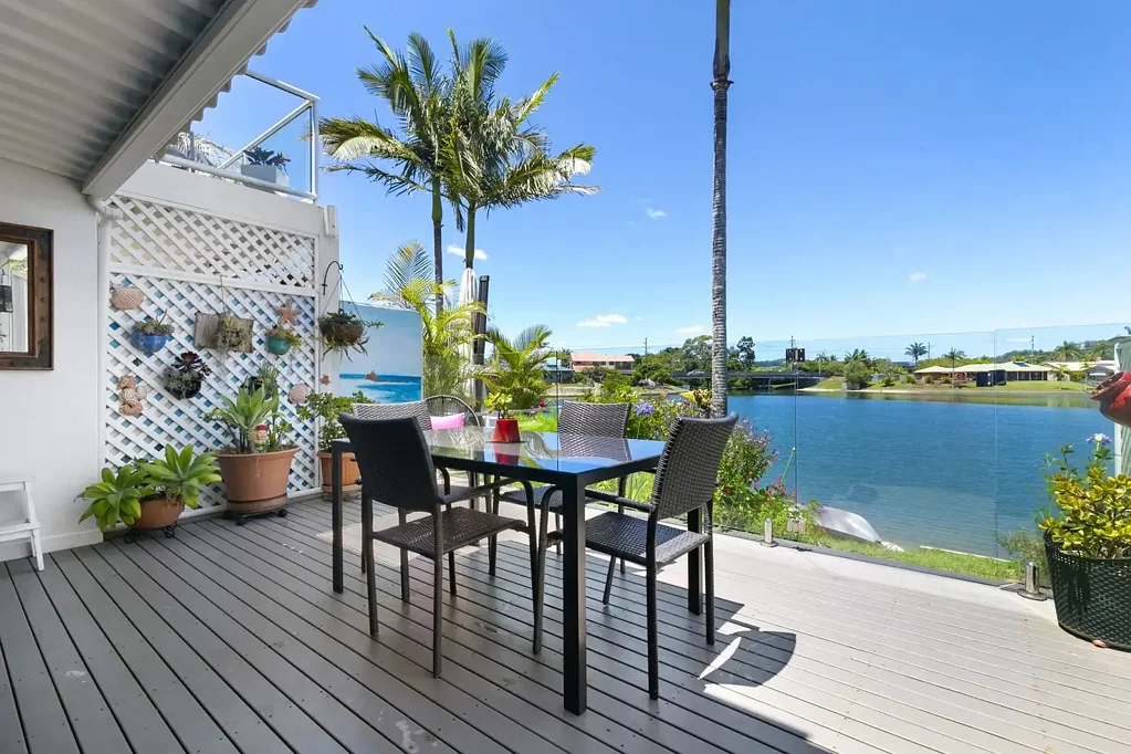 Fantastic Three Bedroom Waterfront Home!