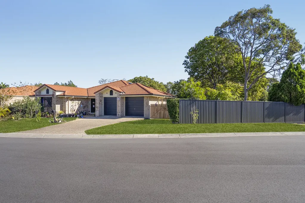 Rothwell 4침실 Prime Parkside Location Offering Rare Side Access For Boats, Caravans & Trailers on 630m²
