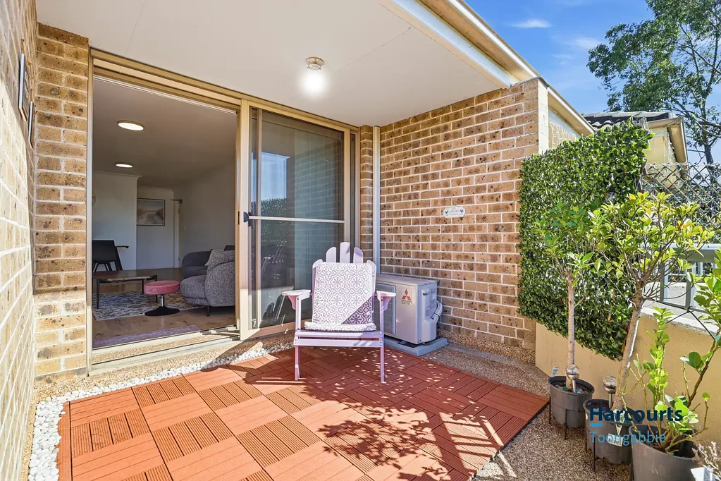 Toongabbie 2房 双砖结构公寓 200米车站购物 主卧带阳台 现代电动厨房 充足自然光 高档环境私密实用 Fully Renovated, 200m to Toongabbie, Nest or Invest!