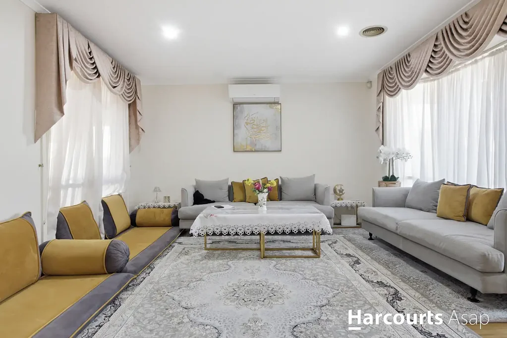 Narre Warren 4房 4卧宽敞卧室 2浴双车位 garage 3个起居区 全新木地板 分体冷暖系统 太阳能节能 紧邻学校商圈 公园交通便 Stylish Family Living with Space, Comfort & Modern Upgrades
