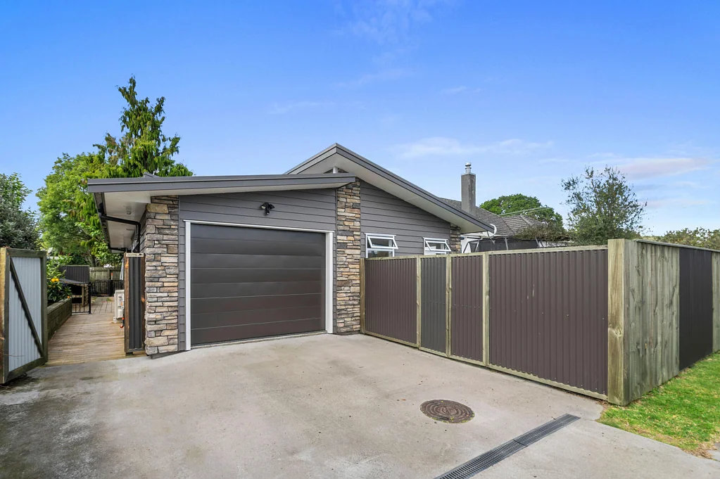 Glenholme 2Zimmer Vendors Are On the Move - This Home Must Be Sold!