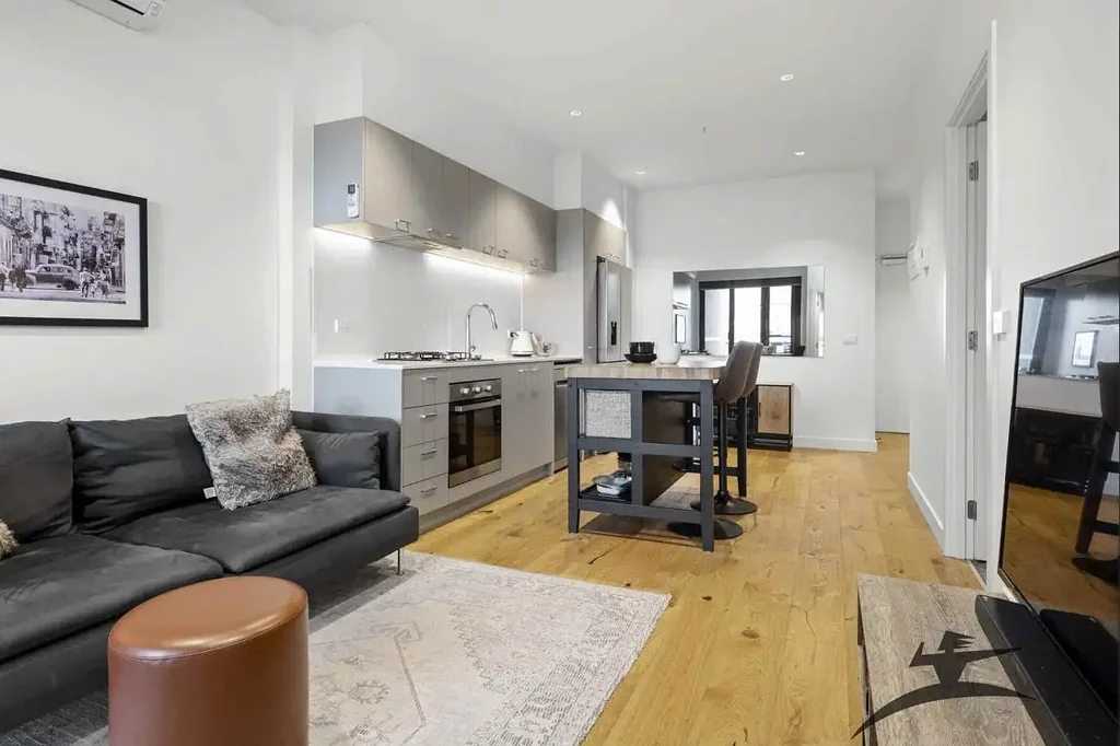 Frankston 2房 Frankston中心位置 东向阳台 Ariston电器 优质木地板 地下车位 划片名校 Live amongst the action with urban accessibility