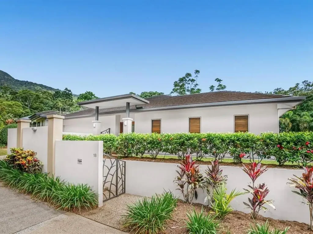 Caravonica 4Moenga Expansive Master Built Home in Prestigious Red Peak Estate