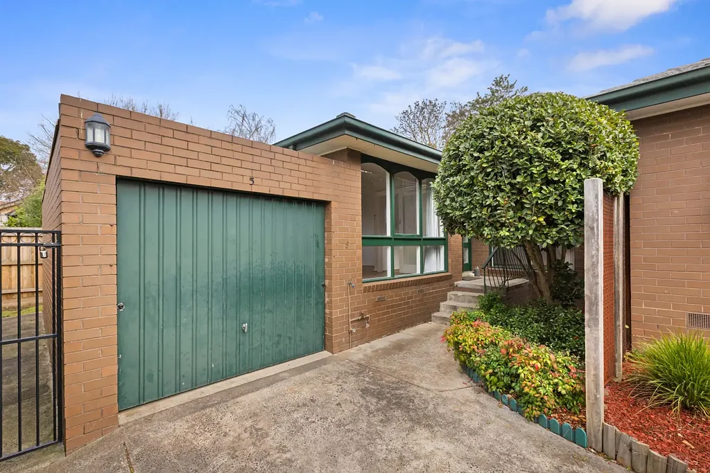 Single level living in the Box Hill High zone (STSA)