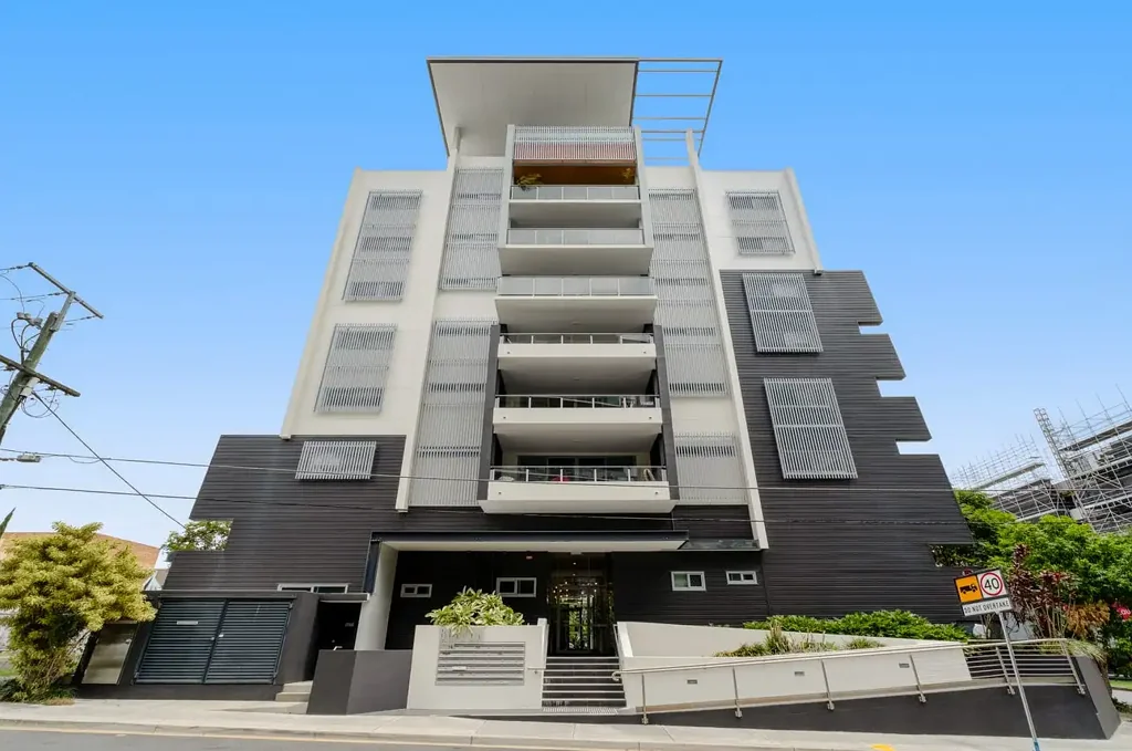 Modern Inner-City Living with Rooftop Pool and River Lifestyle