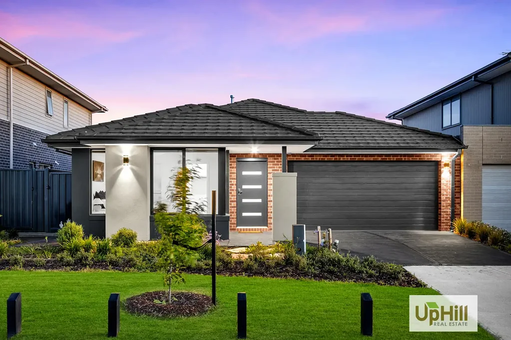 10 Creative Avenue, Clyde North, VIC 3978