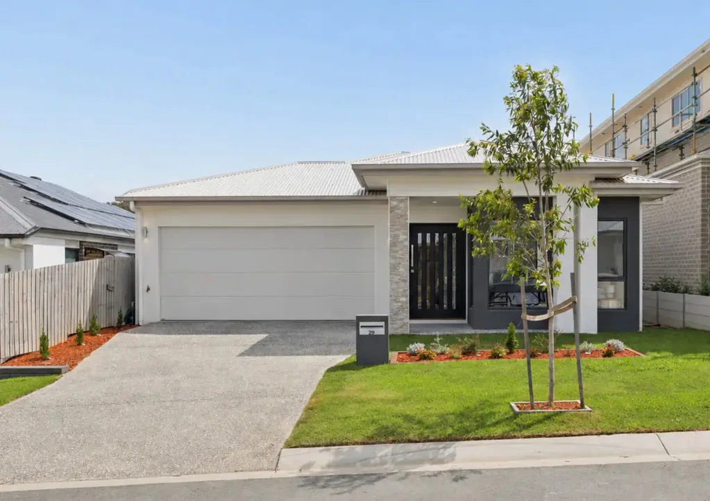 Spring Mountain 4房 Spring Mountain 社区，品质装修，时尚家庭生活！ Stylish Family Living with Quality Finishes in Spring Mountain!
