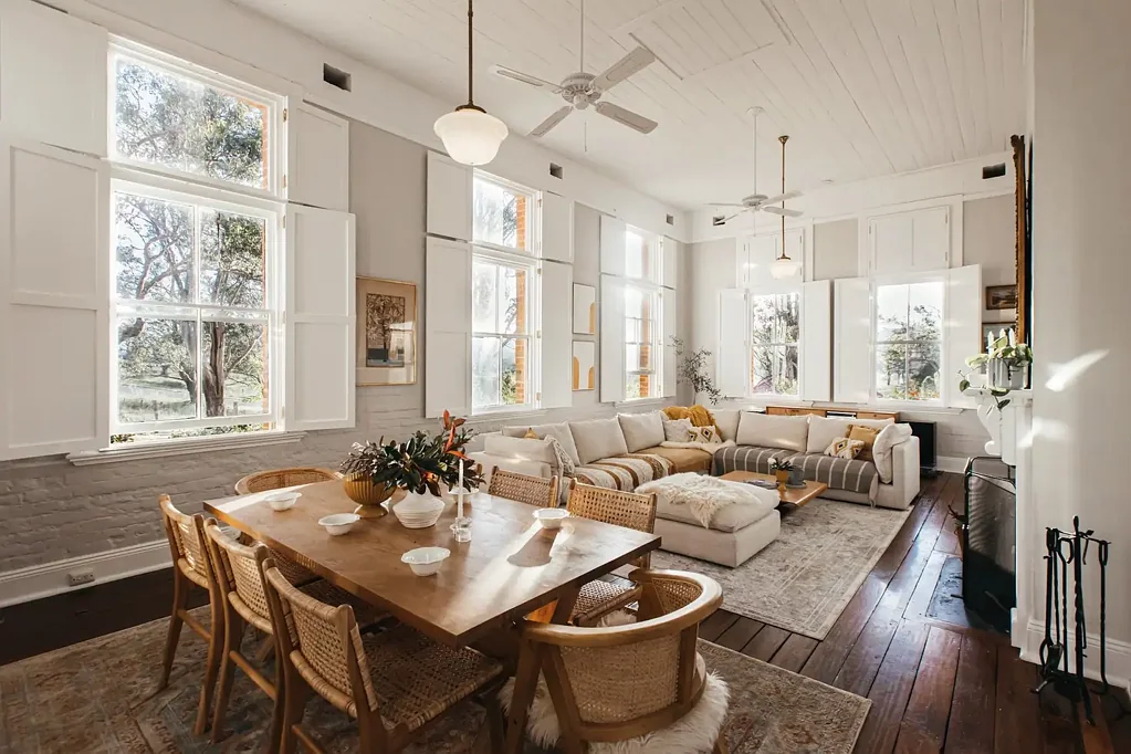 Bandon Grove 3房  Arguably one of Dungog's most special homes. A historic schoolhouse reimagined for refined country living