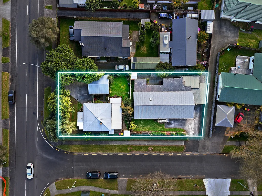 Manurewa 6房  2 dwellings, corner site | $70,000 Annual Yield