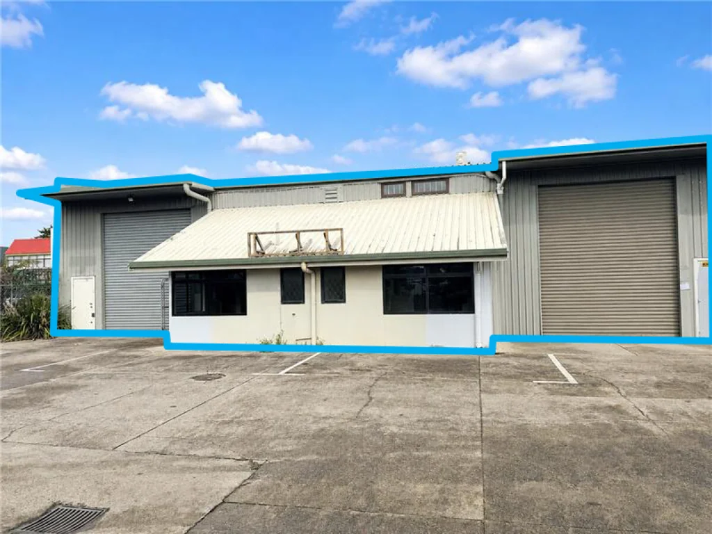 Wiri Motivated Landlord – 10 Carparks, 2 Roller Doors!