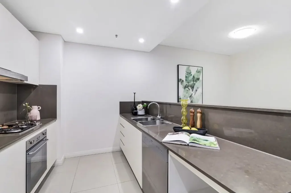 Spacious one bedroom in the heart of Mascot