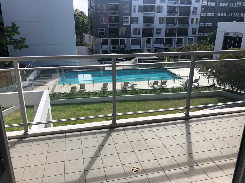 One Bedroom Apartment with Car Space/Pool/Gym