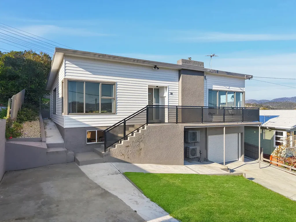 Lutana 3房  Stylish Family Living with Breathtaking Water Views