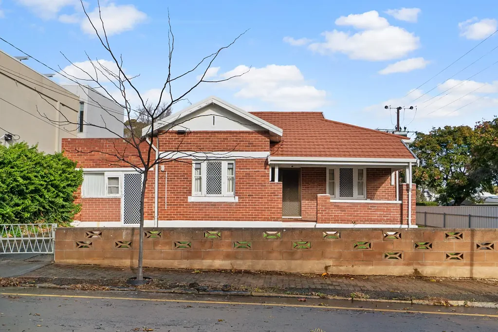 Magill 3chambre Renovate, Extend, Re- Build or Re- Develop (STCGC) on Rare Corner Allotment