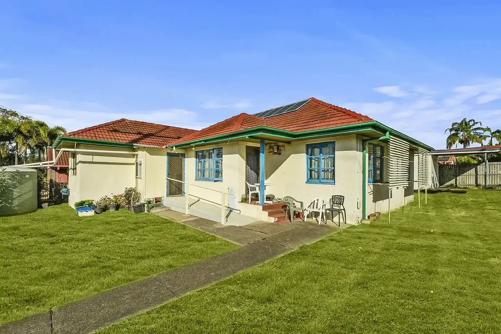 Inala 4Zimmer Corner Block, Family Space & Granny Flat Potential in the Heart of Inala!