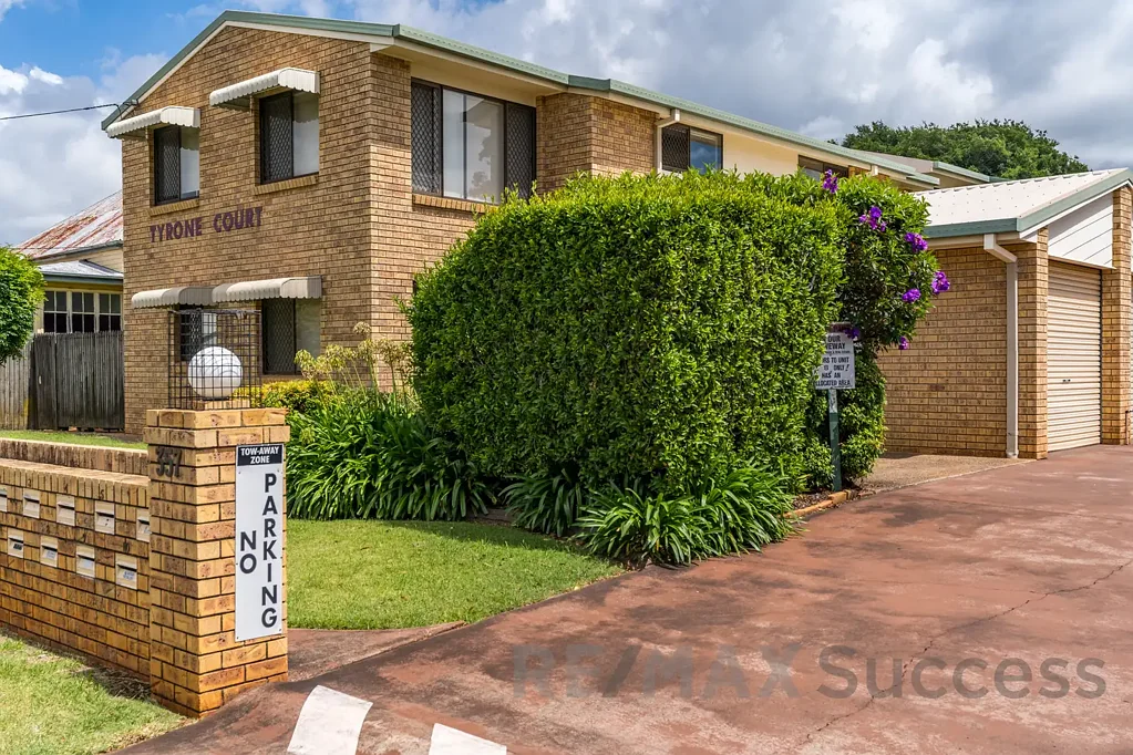 Low-Maintenance Townhouse Living in Convenient Newtown Location