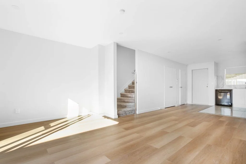 Near New 3 bedroom Terrace House