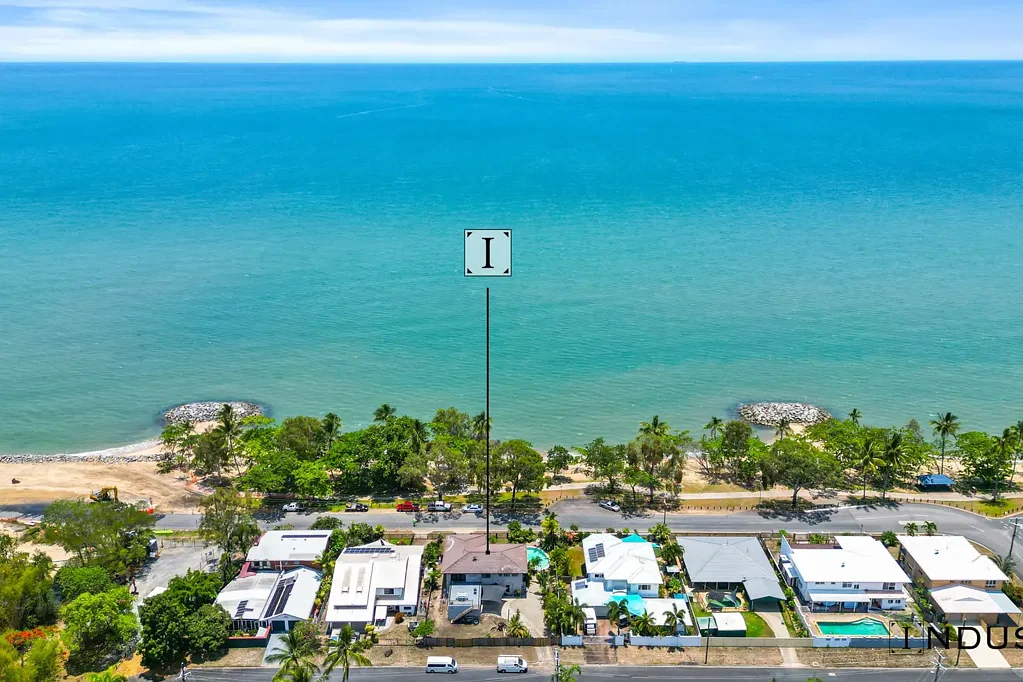 Holloways Beach 5ਬੈੱਡਰੂਮ Beachfront Brilliance | Dual Living Opportunity