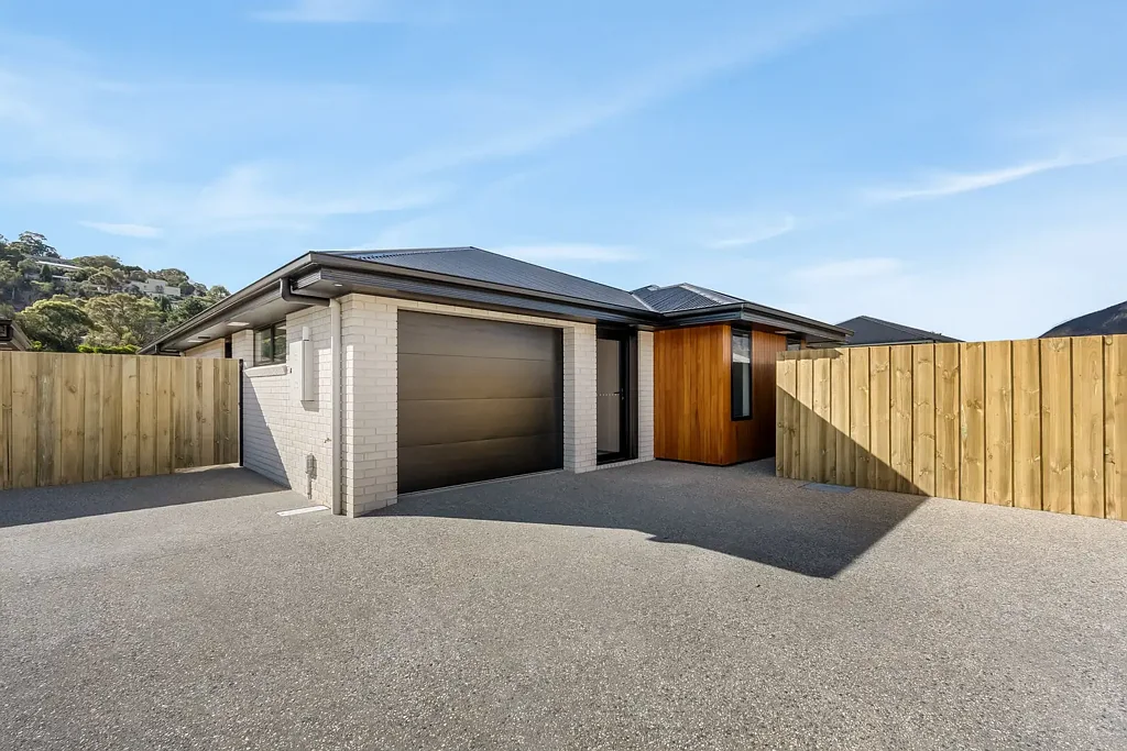 Modern 3 Bedroom 2 bathroom home