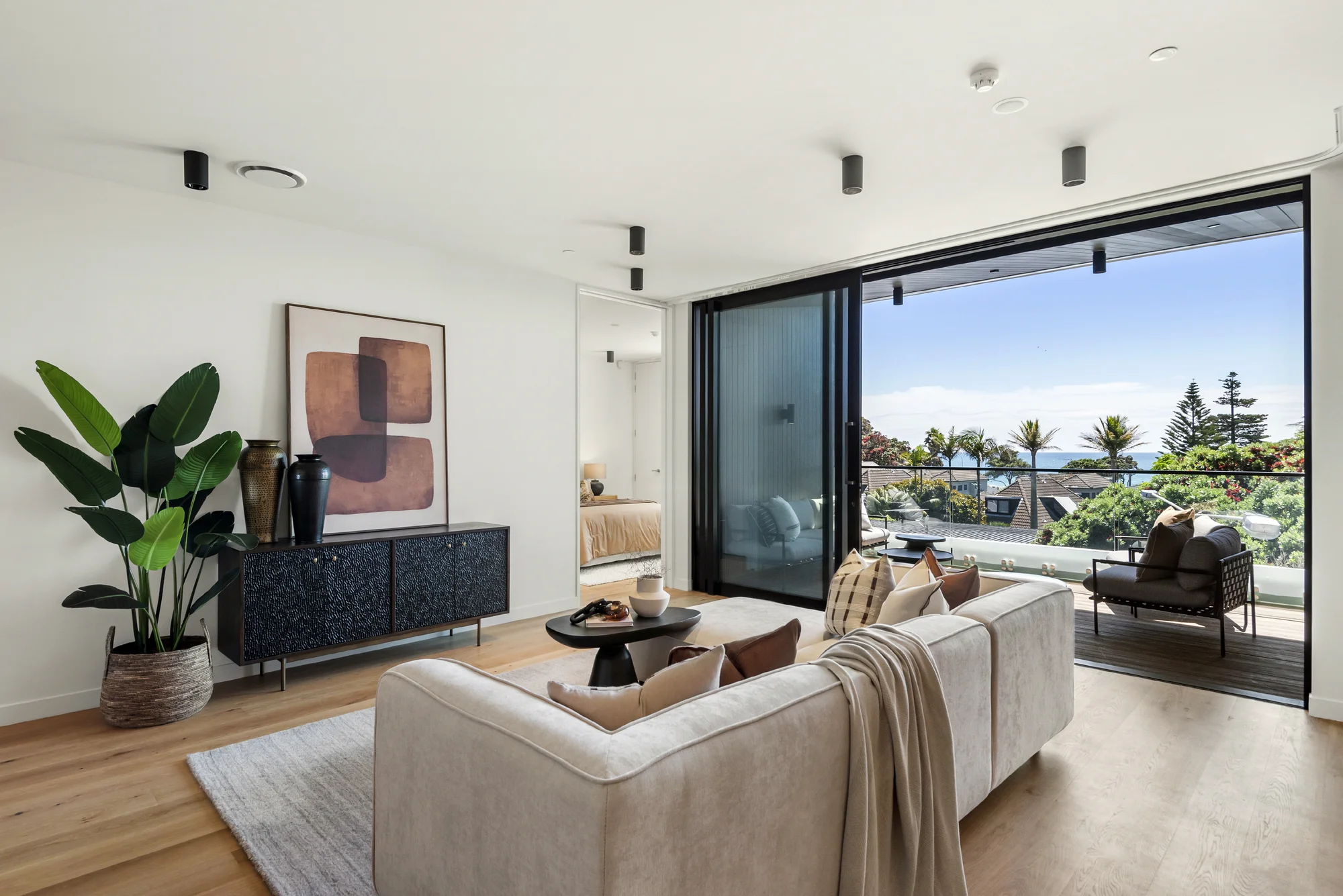Mairangi Bay 3Phòng ngủ Seriously for sale, brand new with sea views!