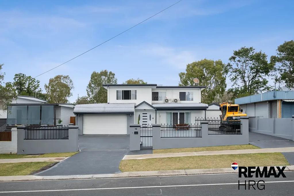 Kingston 6 Bedroom Spacious Family Home with Dual-Living Potential & Parkside Access