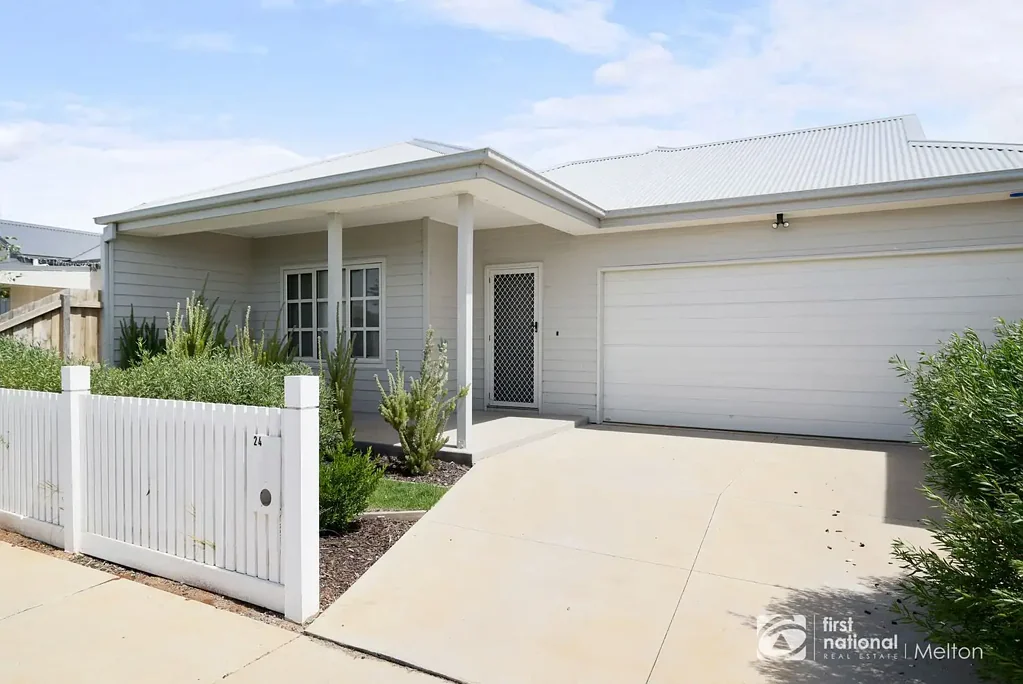 24 CROWLANDS CIRCUIT, Eynesbury, VIC 3338