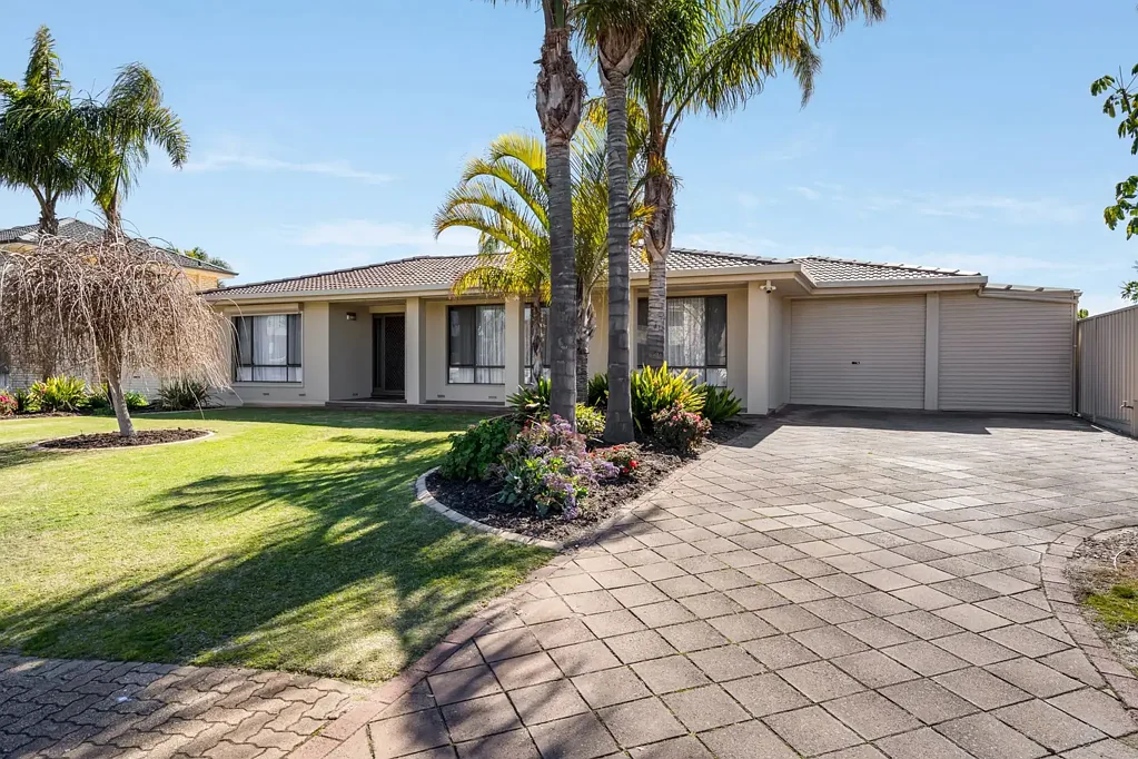 North Haven 3 Bedroom Spacious Family Entertainer with Pool, Multiple Living Areas & Coastal Charm..