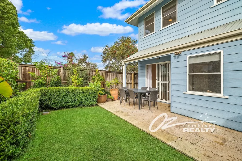 Huskisson 3Kwarto FREE STANDING TOWN HOUSE -PRIME LOCATION- APPROX 200 MTRS TO THE STUNNING HUSKISSON BEACH