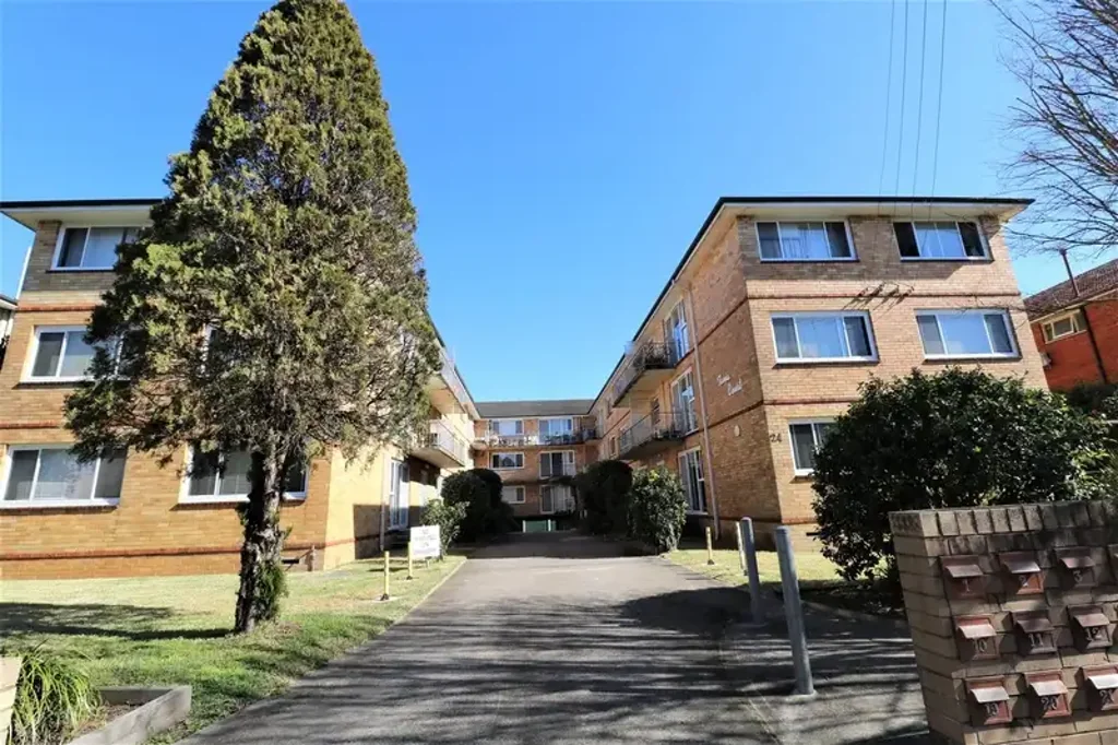 Immaculate 2-Bedroom Unit in Prime Location with Parking