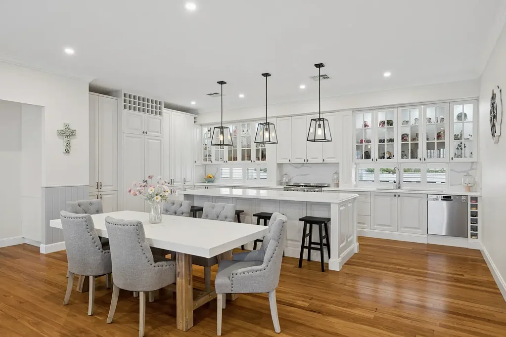 Oran Park 5બેડરૂમ Custom-Built Tri-Level Luxury with Five Complete Bathrooms