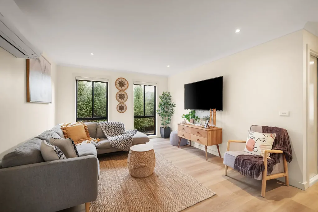 Cowes 3 Bedroom Unbeatable Cowes Location - Walk to shops, schools & the beach!
