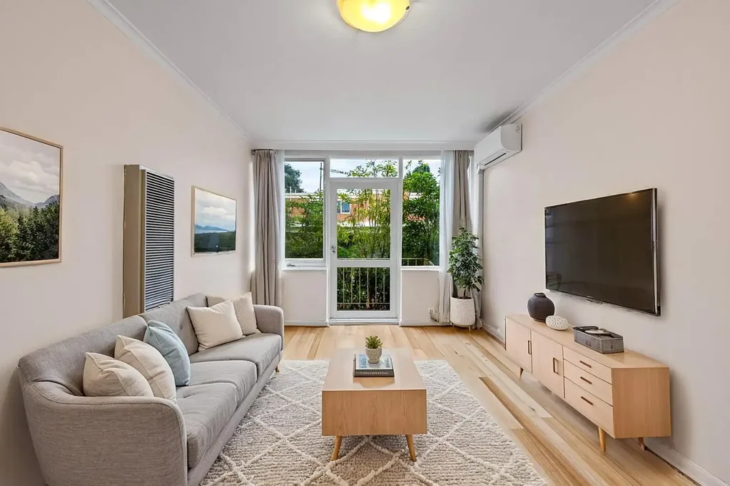 Top Floor "Dorchester" Apartment
