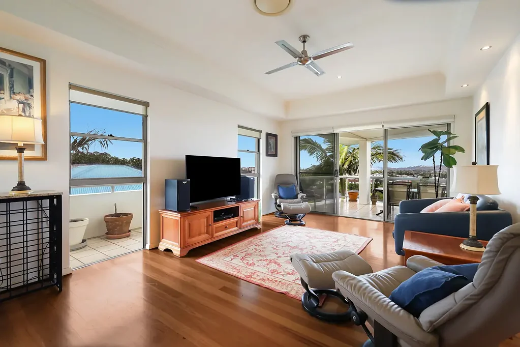 Varsity Lakes 3침실 Boutique Living with Panoramic Burleigh & Hinterland Views