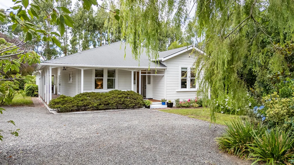 Featherston  Country Living with Character and Comfort