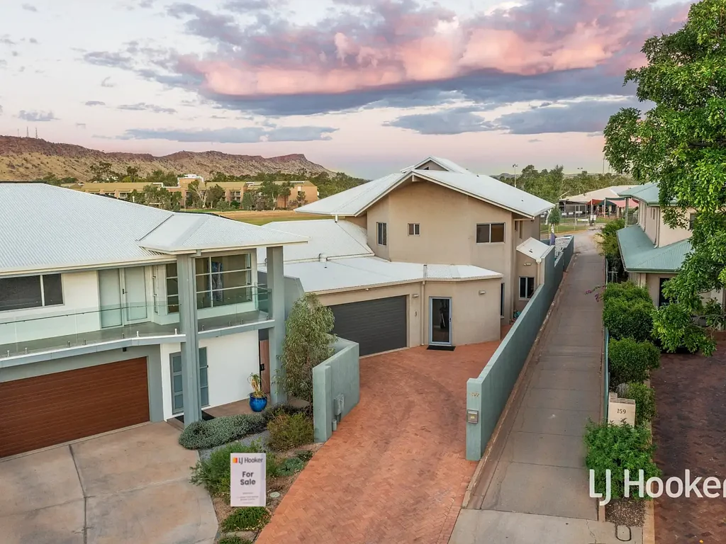 4 Bedroom, 3 Bathroom Executive House on the Golf Course Ama